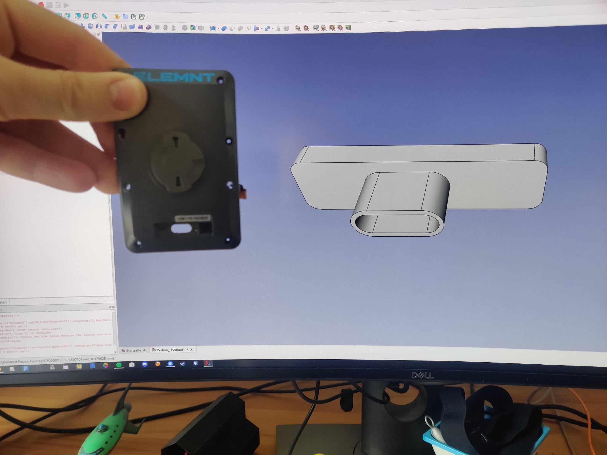 Backside of my Wahoo ELEMNT next to the CAD design of the new receptical support